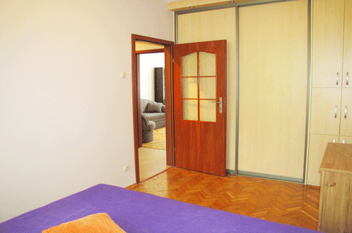 Apartamenty Gdask wynajem Kwatery prywatne Gdask wynajem. Apartament Gdask SCHOPENHAUER 80-834 Gdask ul. w. Ducha 111-113. Sypialnia - widok na salon.